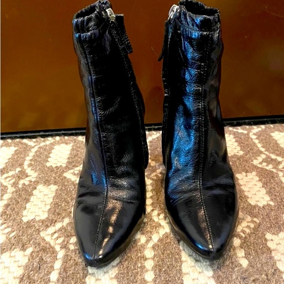 Zara women boots in great condition. Rarely worn and no scratches.Price FIRM - Picture 2 of 3